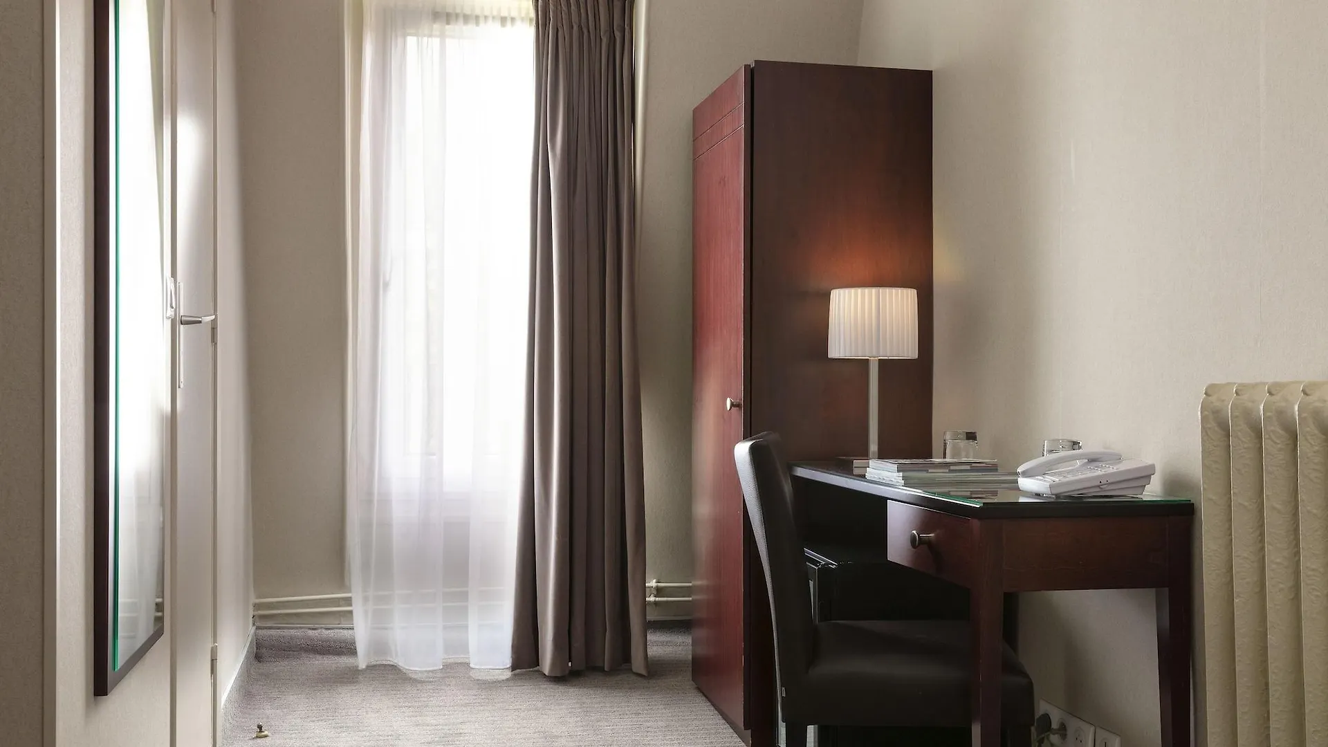 פריז Hotel Saint Cyr Etoile 3*,  צרפת