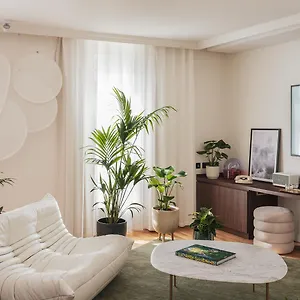 Hotel Seven, Parigi