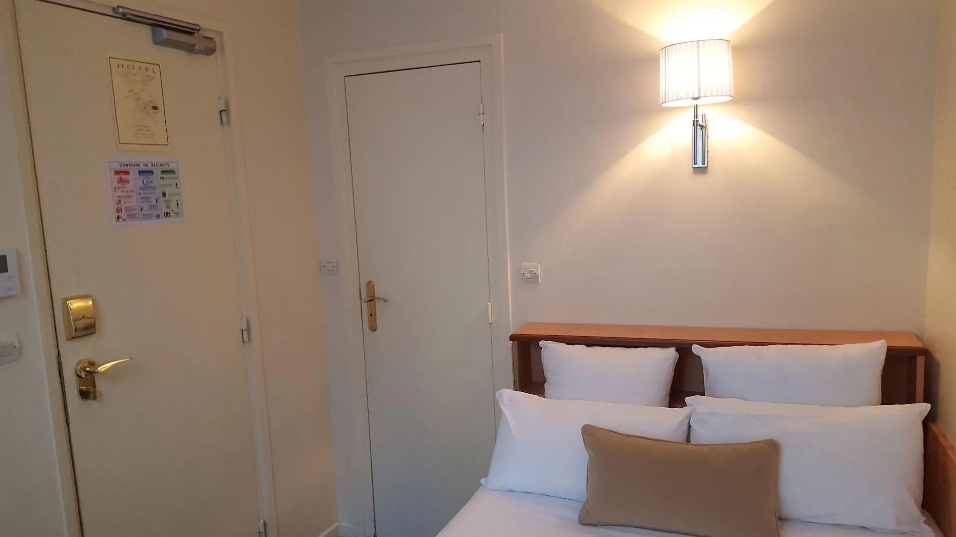 Hotel Saint Cyr Etoile Paris France