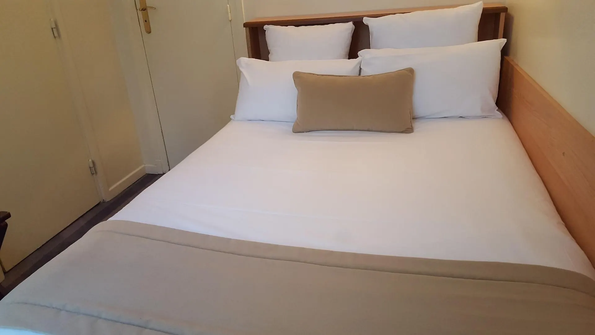 Hotel Saint Cyr Etoile Paris