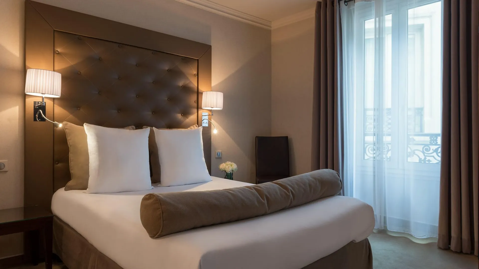 ***  Hotel Saint Cyr Etoile Paris France