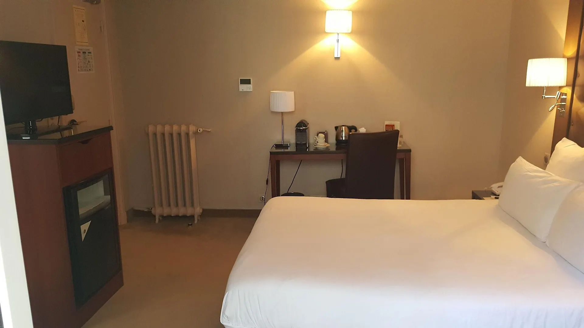 Hotel Saint Cyr Etoile Paris 3*,