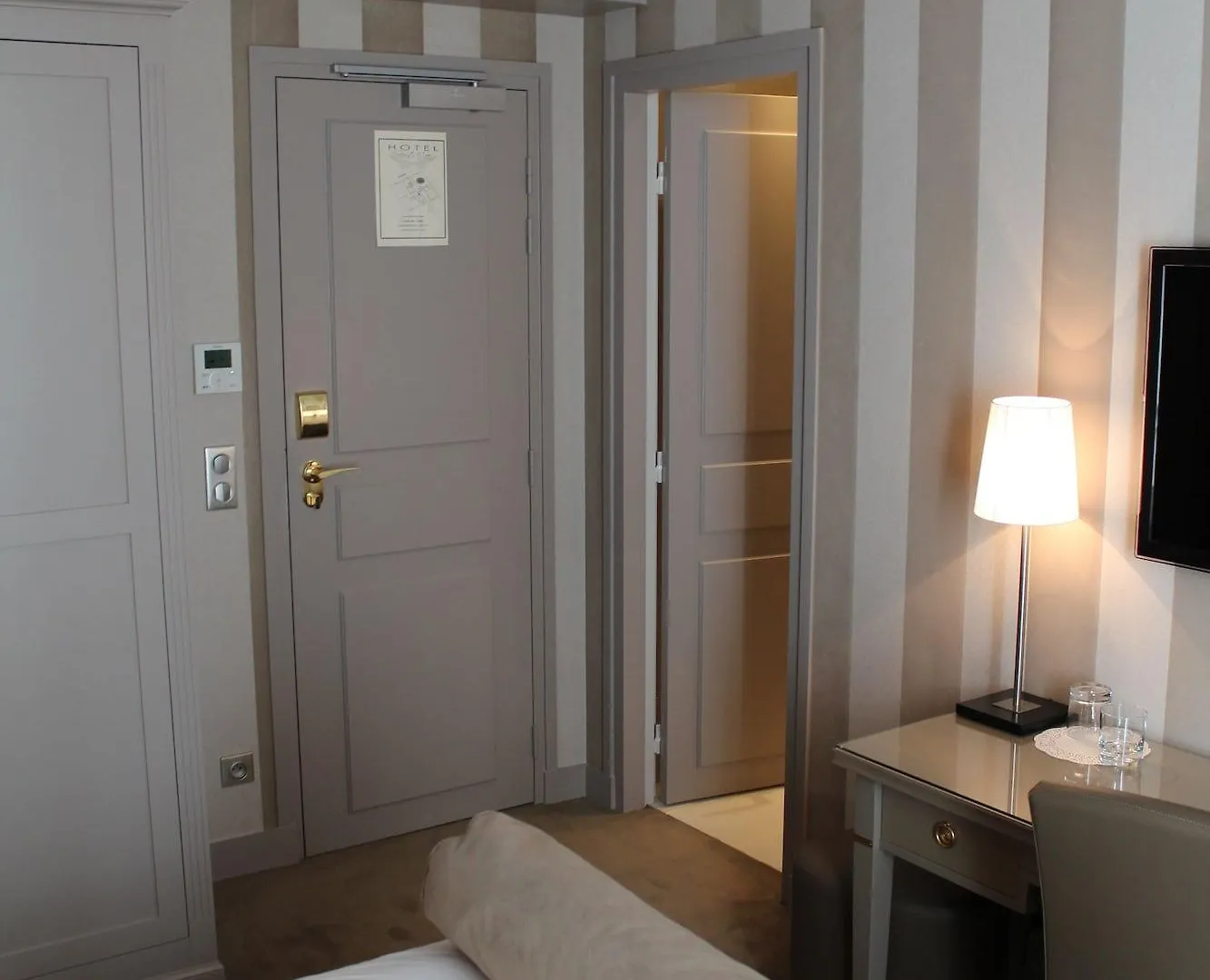 Hotel Saint Cyr Etoile Paris