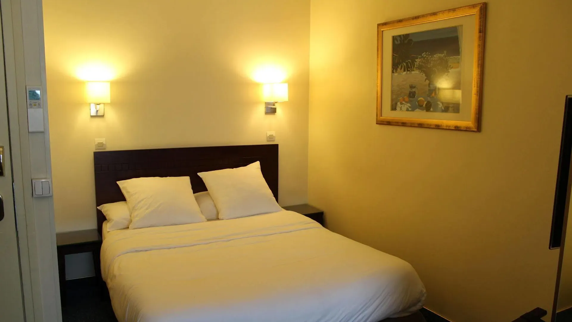 Hotel Saint Cyr Etoile Paris 3*,