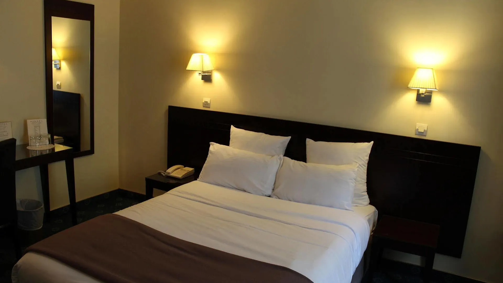 Hotel Saint Cyr Etoile Paris France