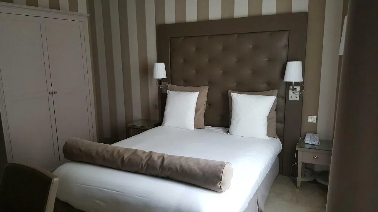 Hotel Saint Cyr Etoile Paris